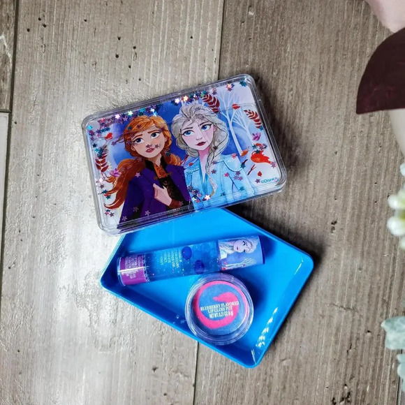 NWT Frozen 2 Cosmetic Case with Lip Gloss Bundle - Picture 2 of 14